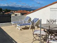 Large T2 Terrace in house 500m beach Hotels in Saint-Cyprien