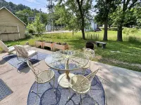 Colorful getaway in friendly Driftless village