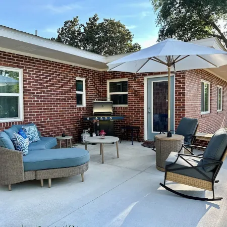 Cozy home with modern interior fur-baby friendly.  Near The Golden Isles Georgia