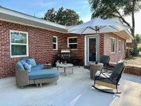 Cozy home with modern interior fur-baby friendly.  Near The Golden Isles Georgia