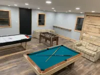 Snowmobile Access & Close to Oak Mt. SPACIOUS 5 Bedroom for large family/groups. Hotels in Speculator