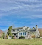 Charming 3-Bedroom House with Fenced in Dog Yard and Playground and Hottube Hotels near Templin Woods Preserve