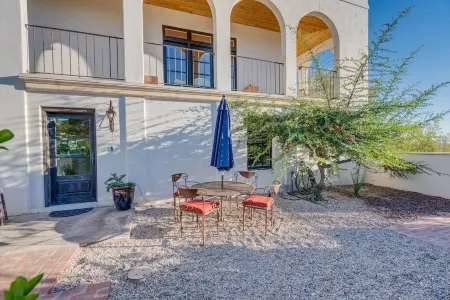 Foothills Luxury Casita with Private Pickleball Court