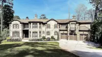 Luxury Lakefront-Theatre-Huge Yard-Mins to DT ATL Hotels near Aloha Plaza