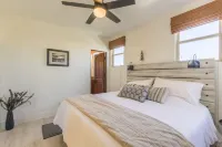 5-Star Family Getaway ~ Splendid Ocean Views ~ Walk to Beach فنادق في أوسيانسيدي