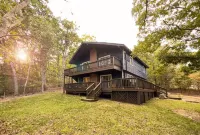 Book Now! 3 Kings, 1 Queen / Dog Friendly / 1 Mile to the Pool and Trails. Hotels in 
