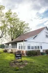 Granny's House- Hometown Hospitality by The Coleman Vault Hotels near Halltown