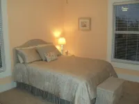'Seaglass'-Perfect Beach House with Pool, Peaceful and Private - 4-Sterne