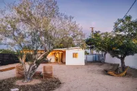 Downtown Joshua Tree, Outdoor Tubs