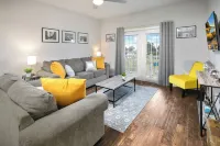 Spacious Extended Stay - Pool & Gym Hotels in Madison