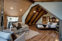 Luxury Cabin - Walk to Stagecoach Lift - Hot Tub - Mountain Views - Dogs Allowed