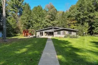 The Woodland Haven - Secluded 3 bed, 2 bath, and Hot Tub! Отели рядом с достопримечательностью «Парк штата Ред Хаус Бич эт Аллегани»