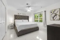 Lake House in Palm Beach 6BR 5BA w/ Pool and Hot Tub Citi Trends 주변 호텔