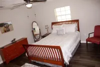 George's Country Retreat Hotels near Jonesville Park