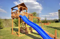 Billy's Mountain Blessing w/ Pools, Hot Tub, Balcony & Arcade Game. 2 King Beds