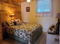 Relax at our Cozy Cottage in the heart of Eagle Harbor