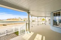 BELLE of the BEACH: 30 feet to gorgeous PRIVATE BEACHFRONT home SLEEPS up to 13