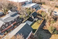 Tiny Home a fantastic Location close to 9th Street!