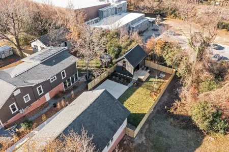 Tiny Home a fantastic Location close to 9th Street! Отели рядом с достопримечательностью «Университет Дьюк»