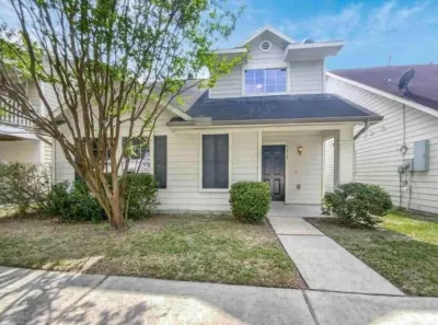 H&S Luxury Home with Pool Table 8 mi to IAH Hotels near Home Storage Center