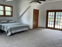 Remodeled Lake House 4 Bed/ 3 bath, Pet Friendly Enjoy Fall on Cayuga Lake! Hotels in Varick