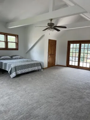Remodeled Lake House 4 Bed/ 3 bath, Pet Friendly Enjoy Fall on Cayuga Lake!