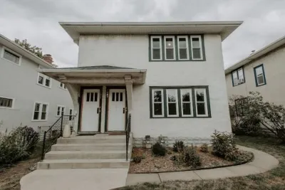 The June House: a Charming 2BR Apartment in the heart of Mac-Groveland. Hotels near Grand Avenue