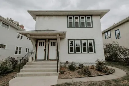 The June House: a Charming 2BR Apartment in the heart of Mac-Groveland.