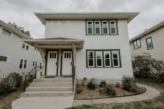 The June House: a Charming 2BR Apartment in the heart of Mac-Groveland.