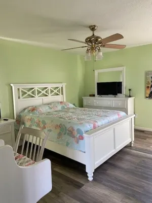 BEAUTIFUL Private Saltwater Pool  in a great neighborhood Hoteles cerca de The Cottage Shop