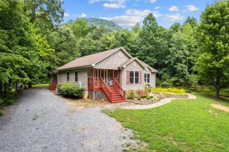 Hot Tub, King Beds, Amazing Location! Отели рядом с достопримечательностью «Lake lure»