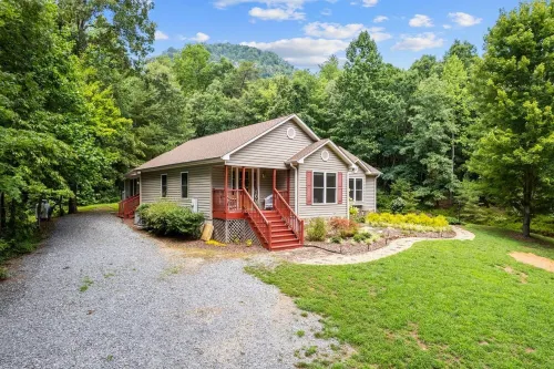 Hot Tub, King Beds, Amazing Location! Hotels in Lake Lure