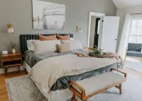 Fall Colors on the St Croix River with King Bed and New Sauna