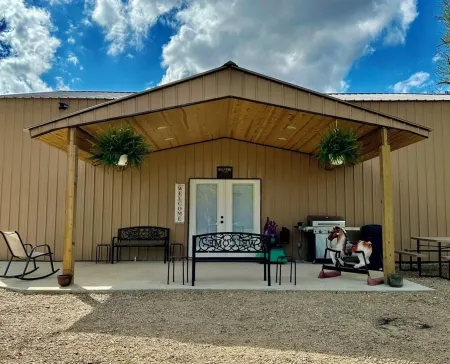 Family sized barndominium. Sleeps up to 10 comfortably.