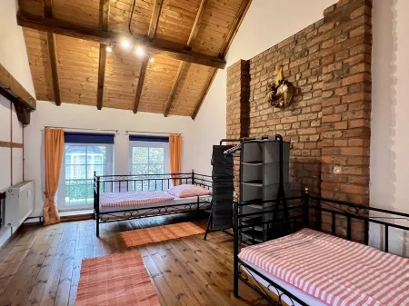 Reihenhaus mit Garten in Schönem Innenhof Отели в г. Мехерних