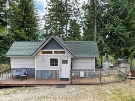 Selkirk Flat Retreat/pet friendly