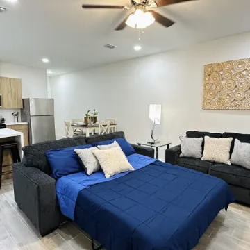 NEW Mcallen Apartament Отели в г. Фарр