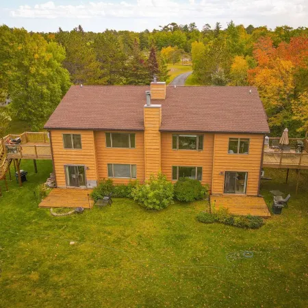 Breezy Hills - Unit 4; Lake Bemidji, King Bed, Kayaks, PB Trail Private Access