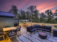 Stylish 2-bedroom Cabin with Breathtaking Mountain Views + Hot Tub Hotels in Bailey