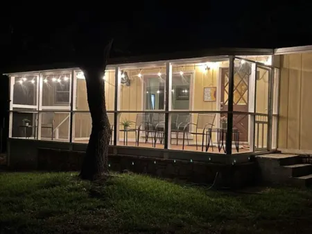 A Sunshine Cottage Отели в г. Комаль