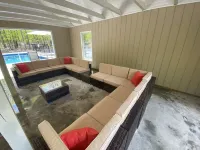 Private heated pool. Secluded 4,500sq.ft Hot tub. game room.