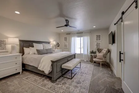 THREE Bedroom Cozy Retreat/Pool