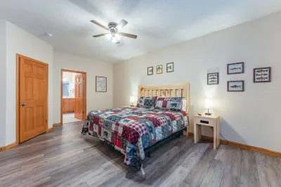 First Class Arcade/NEWELY REMODELED/FIREPIT Hotels near Dells Mining Co.