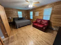 Remodeled Vacation Cottage - Downtown Indian River