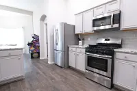 Texas Roots: King Beds - 6 Minutes to Downtown McKinney- Sleeps 6 - Remodeled