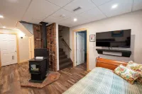 Private Brookside Getaway