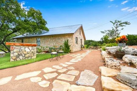 Hill Country views, beautiful sunsets, private, and natural wildlife.