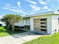 Funky Beach Bungalow. Premier location! Coolest place in town. - Wifi