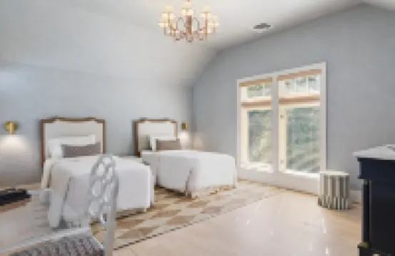 East Hampton: Chic 4 bed, Water Views, Walk to Beach, 5 min drive to Amagansett