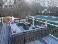 Delightful Southampton Retreat with Heated Pool & Jacuzzi, Near Beach & Shopping Hôtels à : Tuckahoe